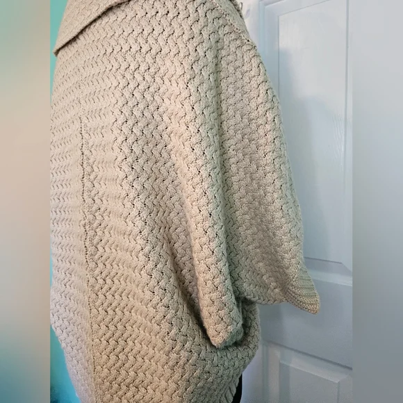 The Limited Cowl Neck Tan Short Sleeve Batwing Sweater Women's Size S - Picture 10 of 14